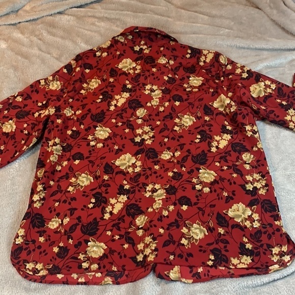 Liz Baker Floral Top - Picture 5 of 5
